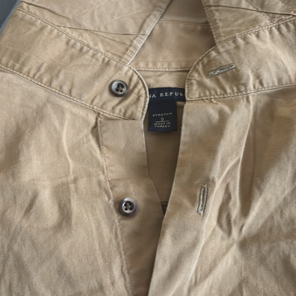 “Banana Republic: Button down shirt size small” - Picture 8 of 8